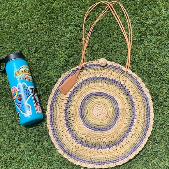 ⚡️SALE⚡️ DKNY Straw Tote - Picture 1 of 3